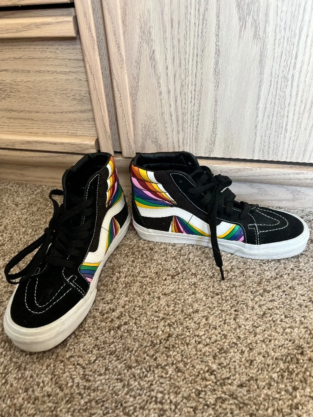 Vans high top shoes with rainbow 🌈 pattern